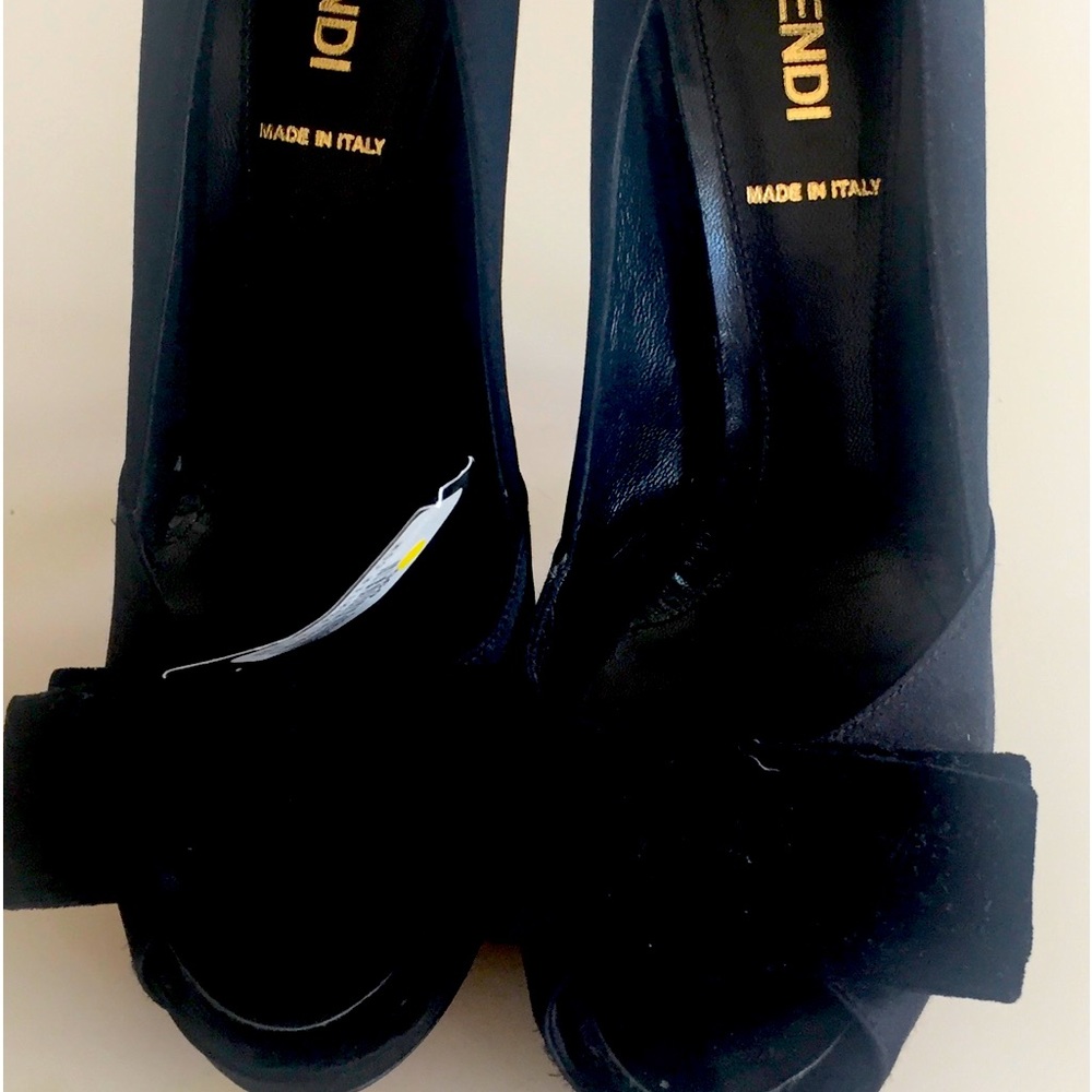 Authentic Fendi Bow Pumps in Black Satin w/ Velvet Bow NWT !!